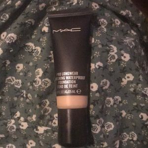 Mac foundation NW20 trade welcome